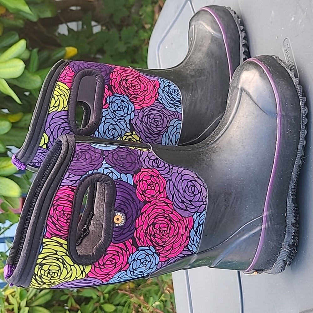Girls flower bogs